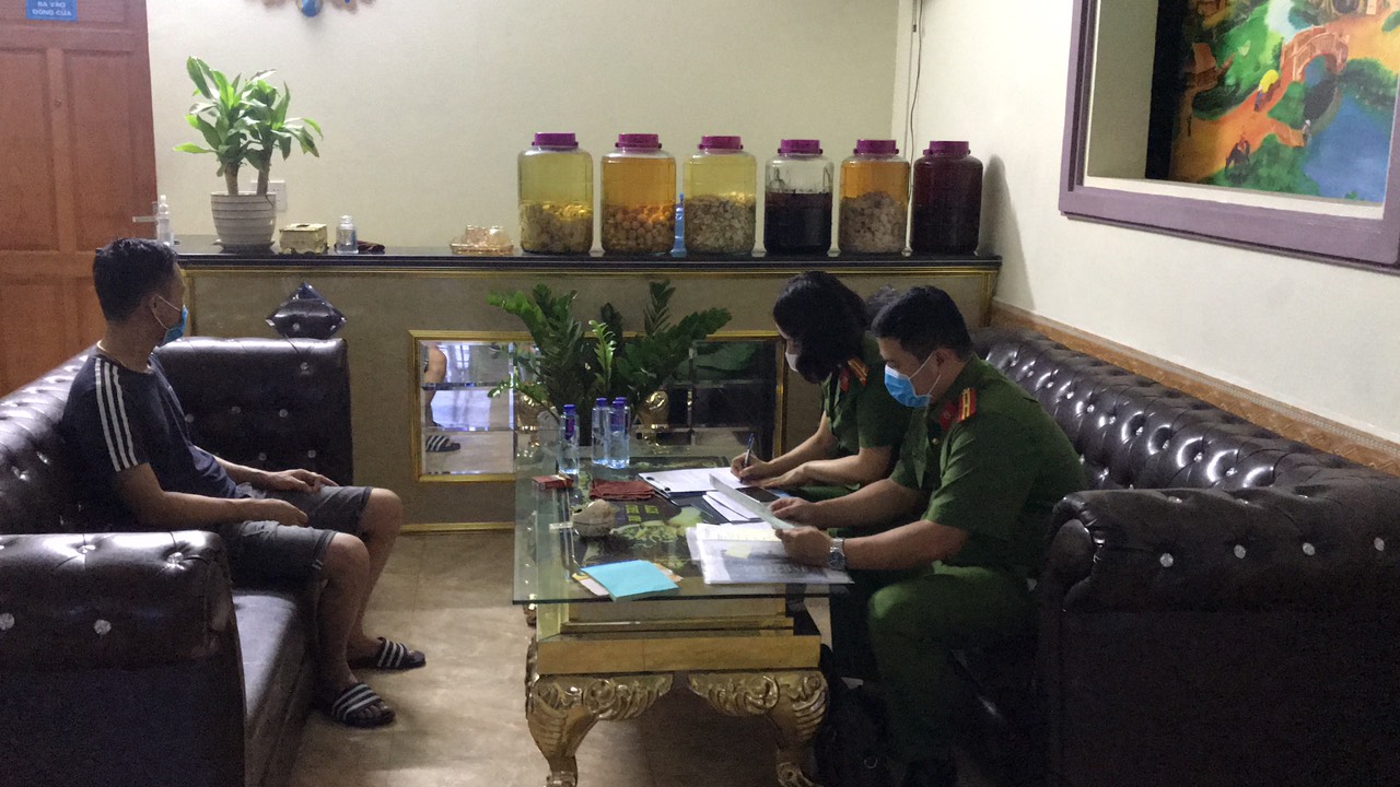 Kiểm tra quán Karaoke An Bảo Nhi (Thủy Nguyên) hoạt động trái quy định